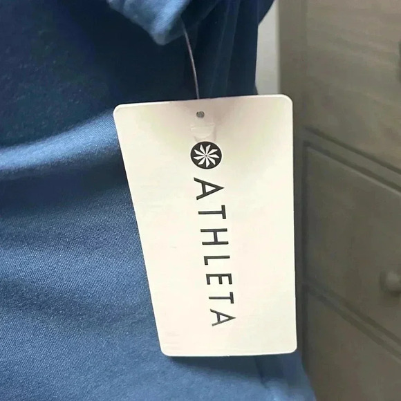 Athleta - Air Out  Cinch Tee - Picture 5 of 8